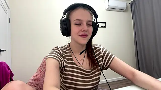 Elira Breeze online show from January 16, 2026, 3:05 pm