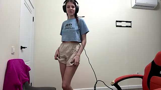 Elira Breeze online show from February 2, 2026, 12:37 pm