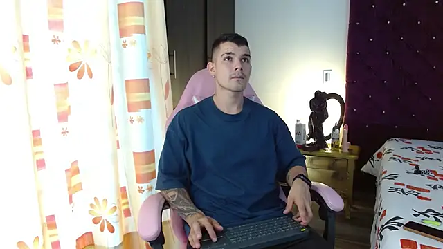 BooyHott  online show from November 14, 2025, 7:12 pm