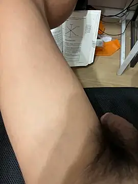 leeyoung  online show from October 3, 2025, 2:47 pm