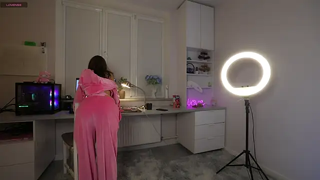 Snapshot of lovekissmes chatting on November 2, 2025, 3:03 pm lovekissmes online show from November 2, 2025, 3:03 pm