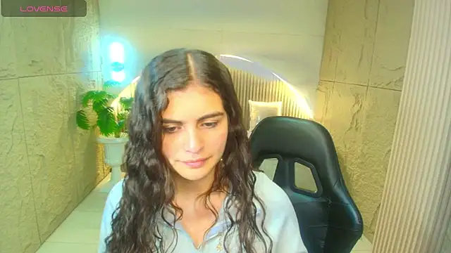 dany r  online show from December 5, 2025, 1:20 pm