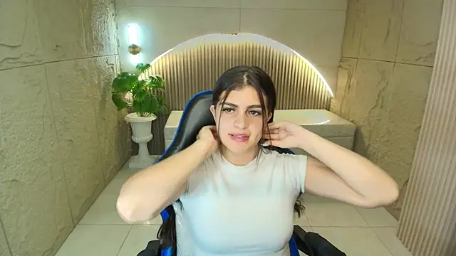 dany r  online show from April 21, 2026, 1:42 am