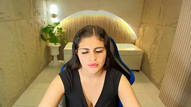 dany r  online show from April 24, 2026, 1:19 am