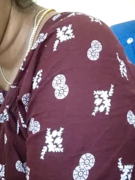 Snapshot of sweetqueen143 chatting on September 25, 2025, 1:42 am sweetqueen143 online show from September 25, 2025, 1:42 am