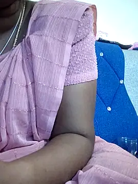 Snapshot of sweetqueen143 chatting on October 3, 2025, 5:54 pm sweetqueen143 online show from October 3, 2025, 5:54 pm