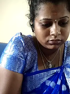 Snapshot of sweetqueen143 chatting on October 15, 2025, 5:07 am sweetqueen143 online show from October 15, 2025, 5:07 am