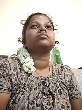 Snapshot of sweetqueen143 chatting on October 15, 2025, 5:13 pm sweetqueen143 online show from October 15, 2025, 5:13 pm