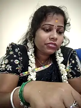 Snapshot of sweetqueen143 chatting on October 17, 2025, 5:37 pm sweetqueen143 online show from October 17, 2025, 5:37 pm