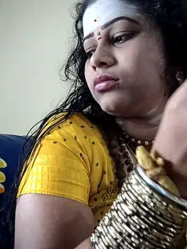 Snapshot of sweetqueen143 chatting on October 26, 2025, 4:40 am sweetqueen143 online show from October 26, 2025, 4:40 am