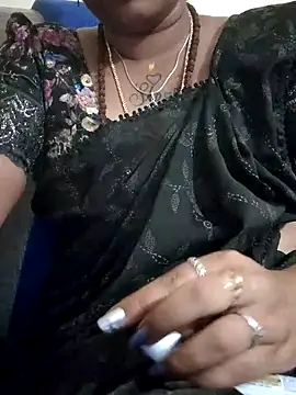 Snapshot of sweetqueen143 chatting on November 11, 2025, 4:40 pm sweetqueen143 online show from November 11, 2025, 4:40 pm