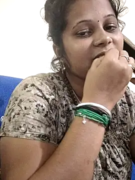 Snapshot of sweetqueen143 chatting on November 17, 2025, 2:45 pm sweetqueen143 online show from November 17, 2025, 2:45 pm