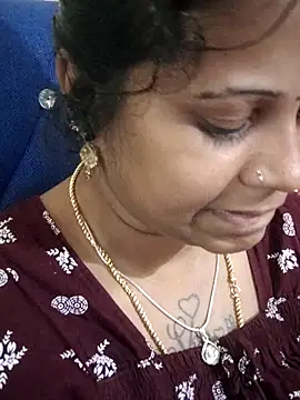 Snapshot of sweetqueen143 chatting on November 20, 2025, 4:29 pm sweetqueen143 online show from November 20, 2025, 4:29 pm