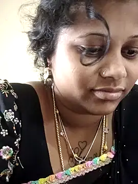 Snapshot of sweetqueen143 chatting on November 24, 2025, 5:18 am sweetqueen143 online show from November 24, 2025, 5:18 am