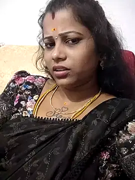 sweetqueen143 online show from April 20, 2026, 5:59 pm