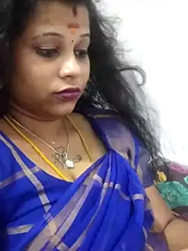 sweetqueen143 online show from April 28, 2026, 7:08 pm