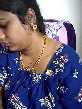 sweetqueen143 online show from May 13, 2026, 6:22 am