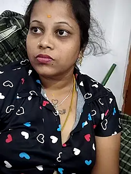 sweetqueen143 online show from May 15, 2026, 11:01 pm