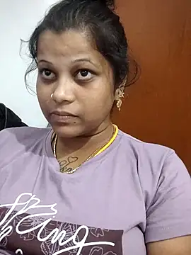sweetqueen143 online show from June 6, 2026, 3:39 pm