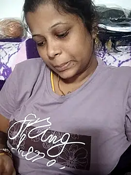 sweetqueen143 online show from June 7, 2026, 4:49 am