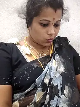 sweetqueen143 online show from June 9, 2026, 8:42 pm