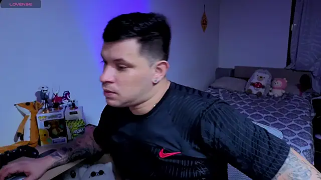 Snapshot of ryden_01 chatting on October 7, 2025, 3:36 am ryden 01 online show from October 7, 2025, 3:36 am