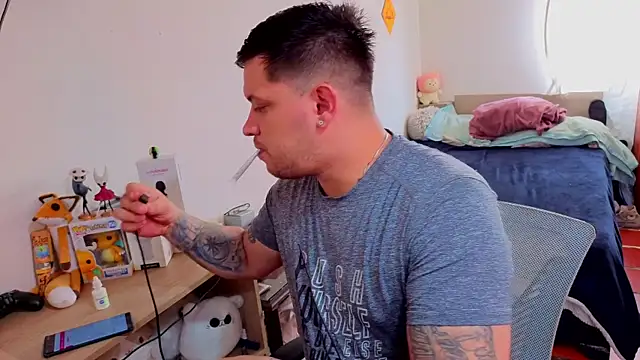 Snapshot of ryden_01 chatting on November 16, 2025, 2:22 pm ryden 01 online show from November 16, 2025, 2:22 pm