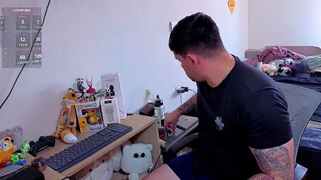 Snapshot of ryden_01 chatting on November 26, 2025, 4:41 pm ryden 01 online show from November 26, 2025, 4:41 pm