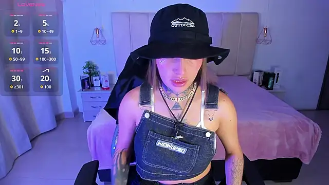 Gyal 8  online show from March 10, 2026, 4:06 am