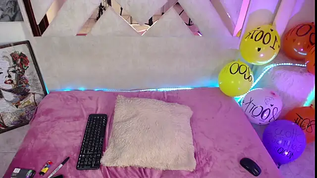 ladymooncs online show from July 14, 2026, 9:20 pm