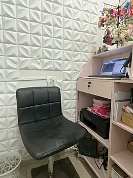 Valeriacris online show from June 14, 2026, 5:59 pm