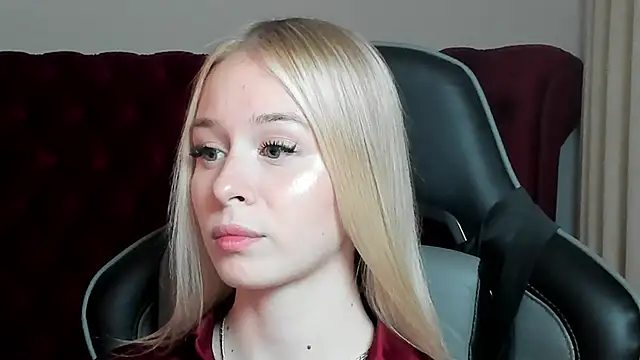 Snapshot of MiaGraces chatting on October 20, 2025, 6:52 pm MiaGraces online show from October 20, 2025, 6:52 pm