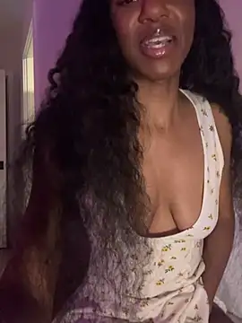 Snapshot of LoveDreaux chatting on April 11, 2026, 5:01 am LoveDreaux online show from April 11, 2026, 5:01 am