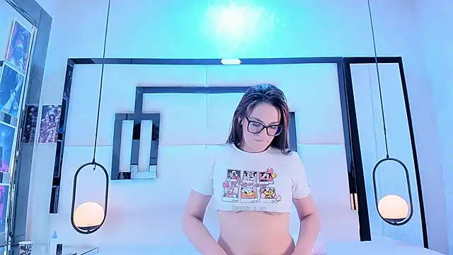 Snapshot of SerenaWild1 chatting on October 5, 2025, 5:06 am SerenaWild1 online show from October 5, 2025, 5:06 am