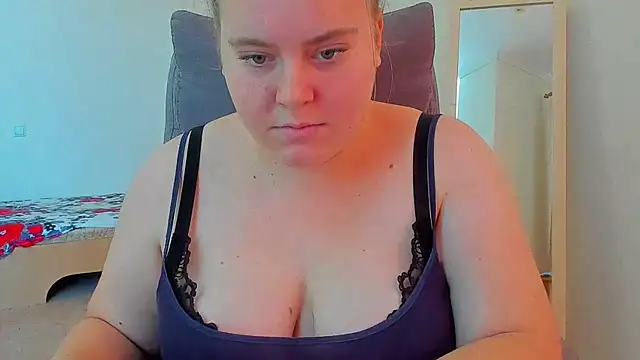Snapshot of Liza-Mendez chatting on November 12, 2025, 8:15 am Liza-Mendez online show from November 12, 2025, 8:15 am