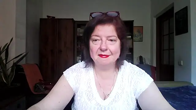 Snapshot of Violet_Pulse chatting on June 9, 2026, 11:33 am Violet Pulse online show from June 9, 2026, 11:33 am