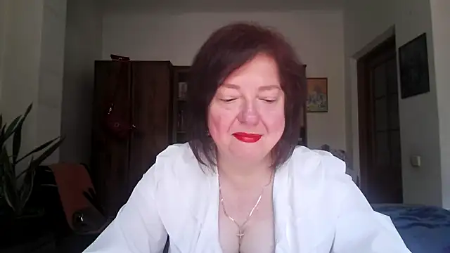 Snapshot of Violet_Pulse chatting on June 12, 2026, 7:29 am Violet Pulse online show from June 12, 2026, 7:29 am