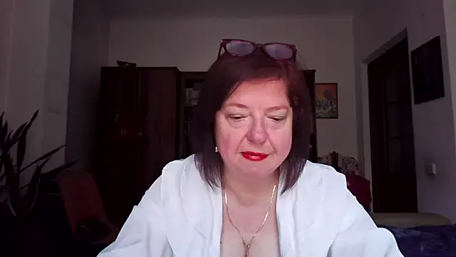 Snapshot of Violet_Pulse chatting on June 22, 2026, 7:38 am Violet Pulse online show from June 22, 2026, 7:38 am