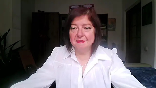 Snapshot of Violet_Pulse chatting on June 25, 2026, 7:13 am Violet Pulse online show from June 25, 2026, 7:13 am