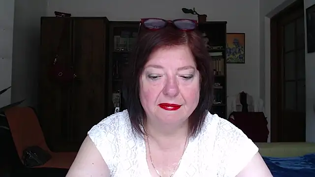 Snapshot of Violet_Pulse chatting on June 27, 2026, 7:24 am Violet Pulse online show from June 27, 2026, 7:24 am