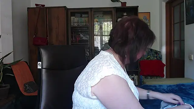 Snapshot of Violet_Pulse chatting on July 1, 2026, 9:44 am Violet Pulse online show from July 1, 2026, 9:44 am