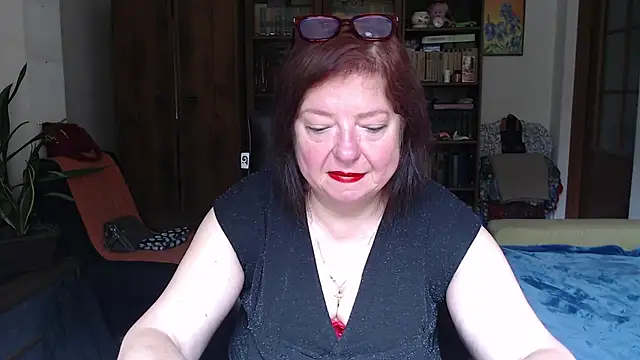 Snapshot of Violet_Pulse chatting on July 4, 2026, 7:25 am Violet Pulse online show from July 4, 2026, 7:25 am