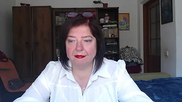Snapshot of Violet_Pulse chatting on July 6, 2026, 8:11 am Violet Pulse online show from July 6, 2026, 8:11 am