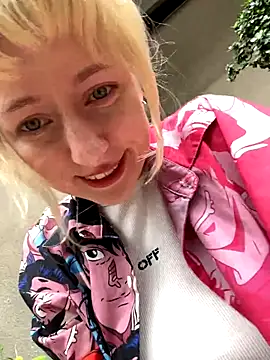 Snapshot of RonnieKiss chatting on November 20, 2025, 3:18 am RonnieKiss online show from November 20, 2025, 3:18 am