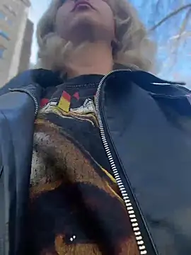 RonnieKiss online show from April 29, 2026, 5:33 am
