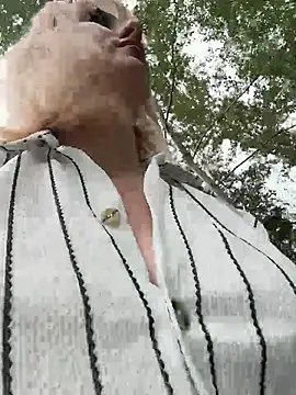 Snapshot of RonnieKiss chatting on July 31, 2026, 5:18 am RonnieKiss online show from July 31, 2026, 5:18 am