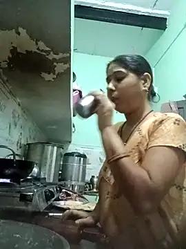 Cute-Charvii online show from April 3, 2026, 1:03 am