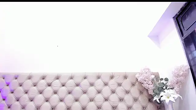 AnyaSosa  online show from October 15, 2025, 3:45 pm