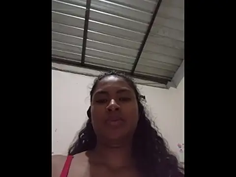 Snapshot of _Canella_ chatting on November 8, 2025, 4:01 am Canella online show from November 8, 2025, 4:01 am