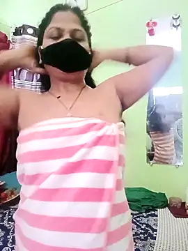 Snapshot of Mona_darling21 chatting on October 19, 2025, 4:57 am Mona darling21 online show from October 19, 2025, 4:57 am